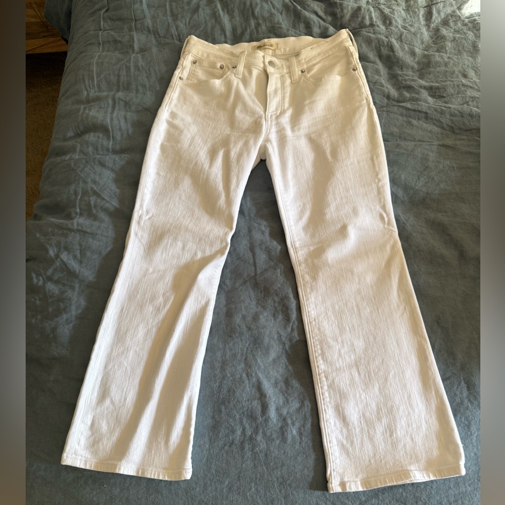 Madewell Petite Kickout crop jeans. Off white.